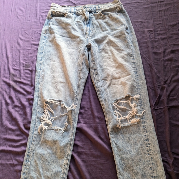 American Eagle Outfitters Denim - American Eagle High Rise Distressed Mom Jeans | Size 4